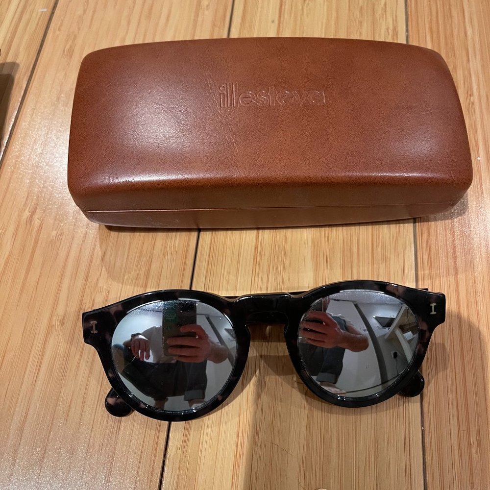 Illesteva Leonard Sunglasses silver lens,  tortoise frame